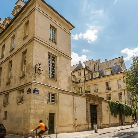 Merveil - Luxury - Marais - Archives I Paris