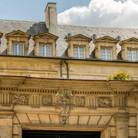 Merveil - Luxury - Marais - Archives I * Paris