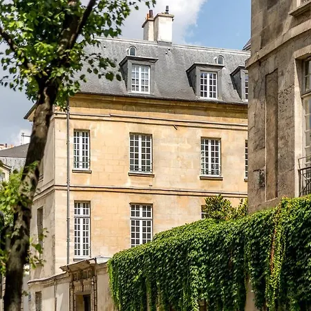 Merveil - Luxury - Marais - Archives I Apartment Paris