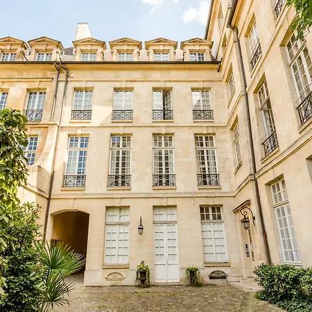 Merveil - Luxury - Marais - Archives I Apartment Paris